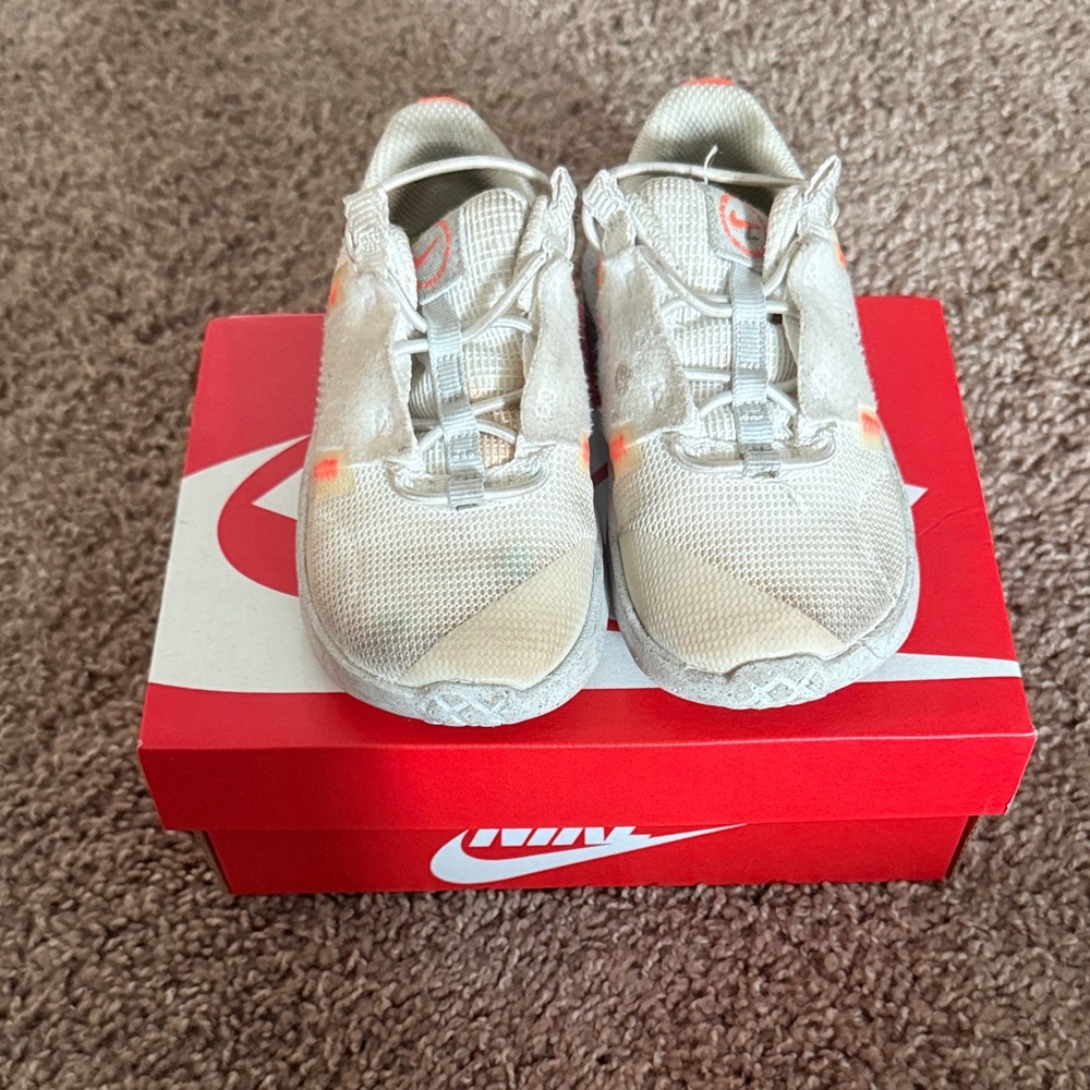 Nike Kids Sneakers in Cream and Orange